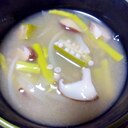 ✿⁠椎茸アスパラ玉葱おくら味噌汁